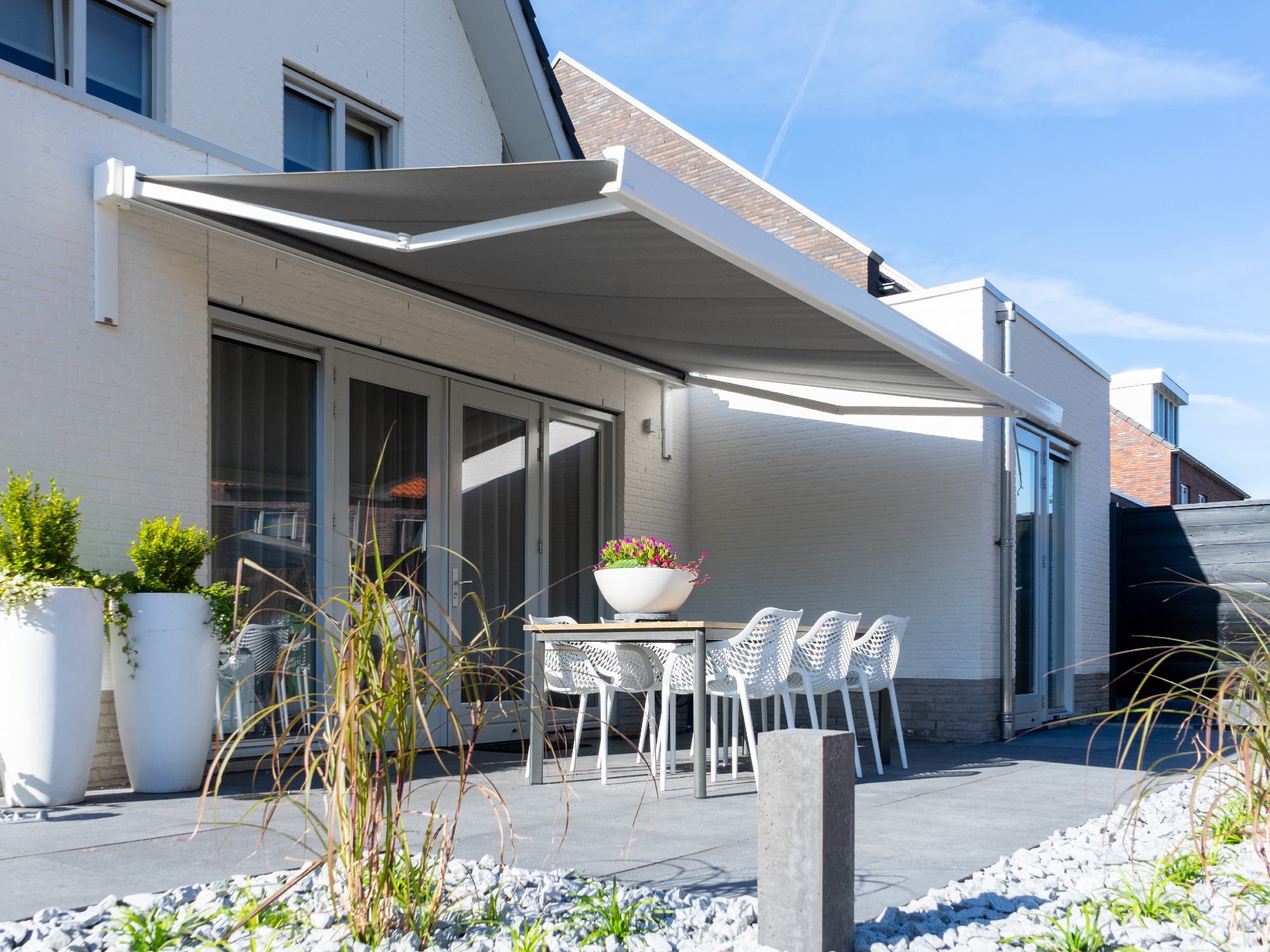 Zonnescherm-oviedo-op-uitbouw-geplaatst
